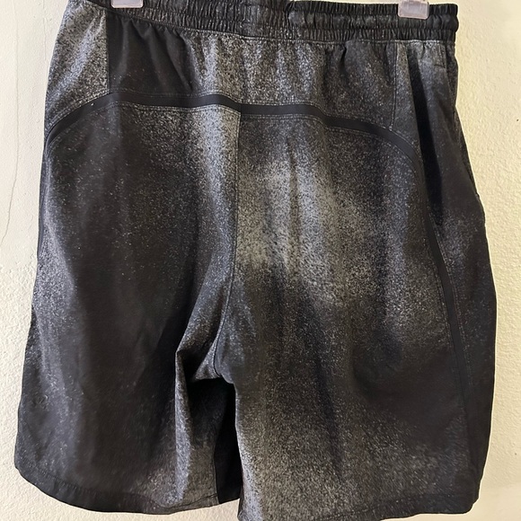 Lululemon Men’s Pace Breaker Shorts (Size medium) - Picture 4 of 6